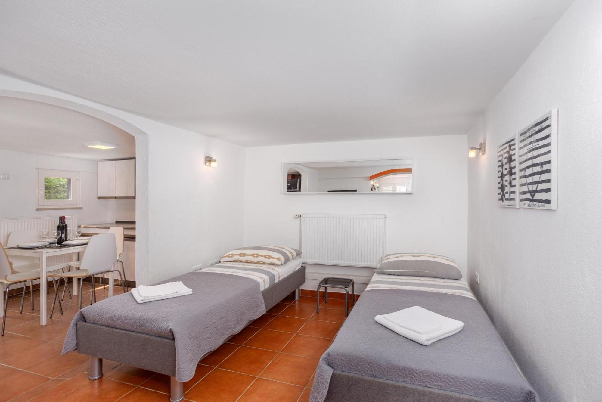 Apartments Villa Temer Pinezići Esterno foto